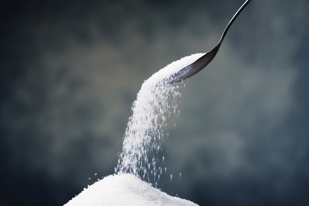 sugar falling from the spoon